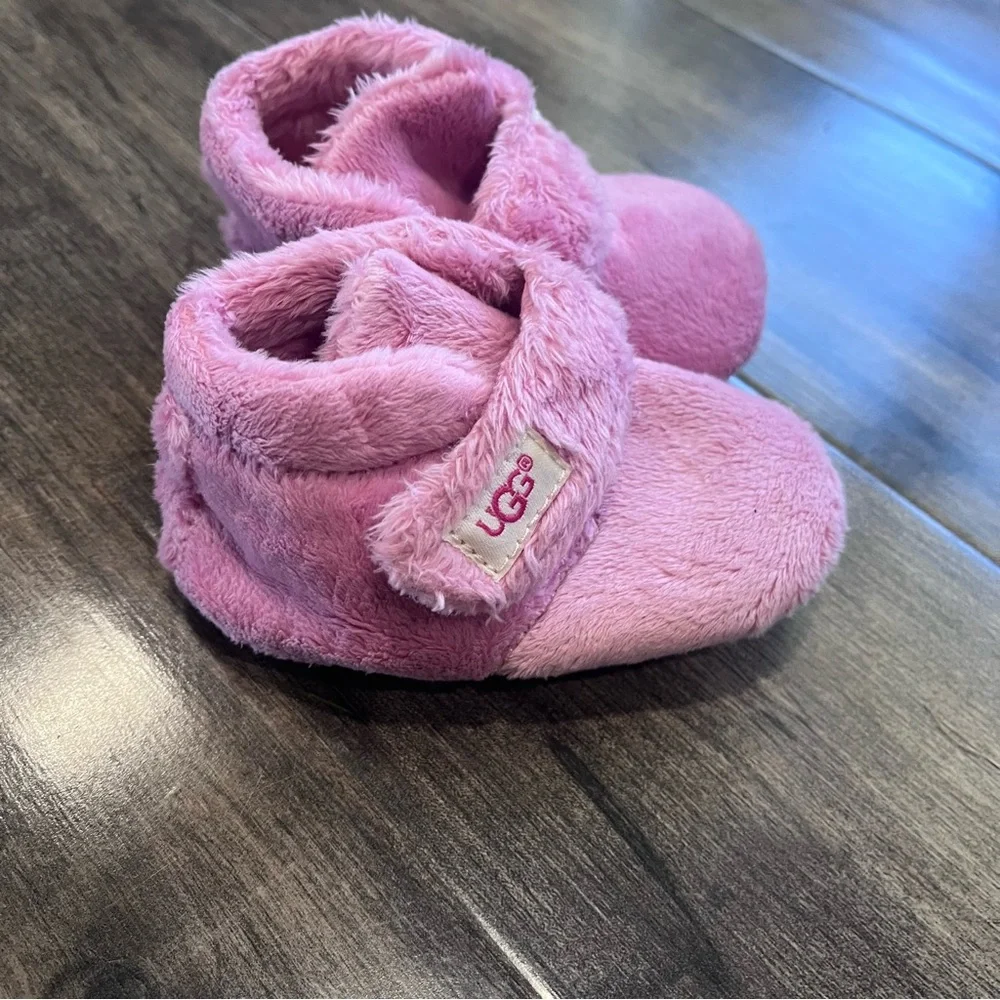 Ugg Bixbee booties, bubblegum color, size 2/3